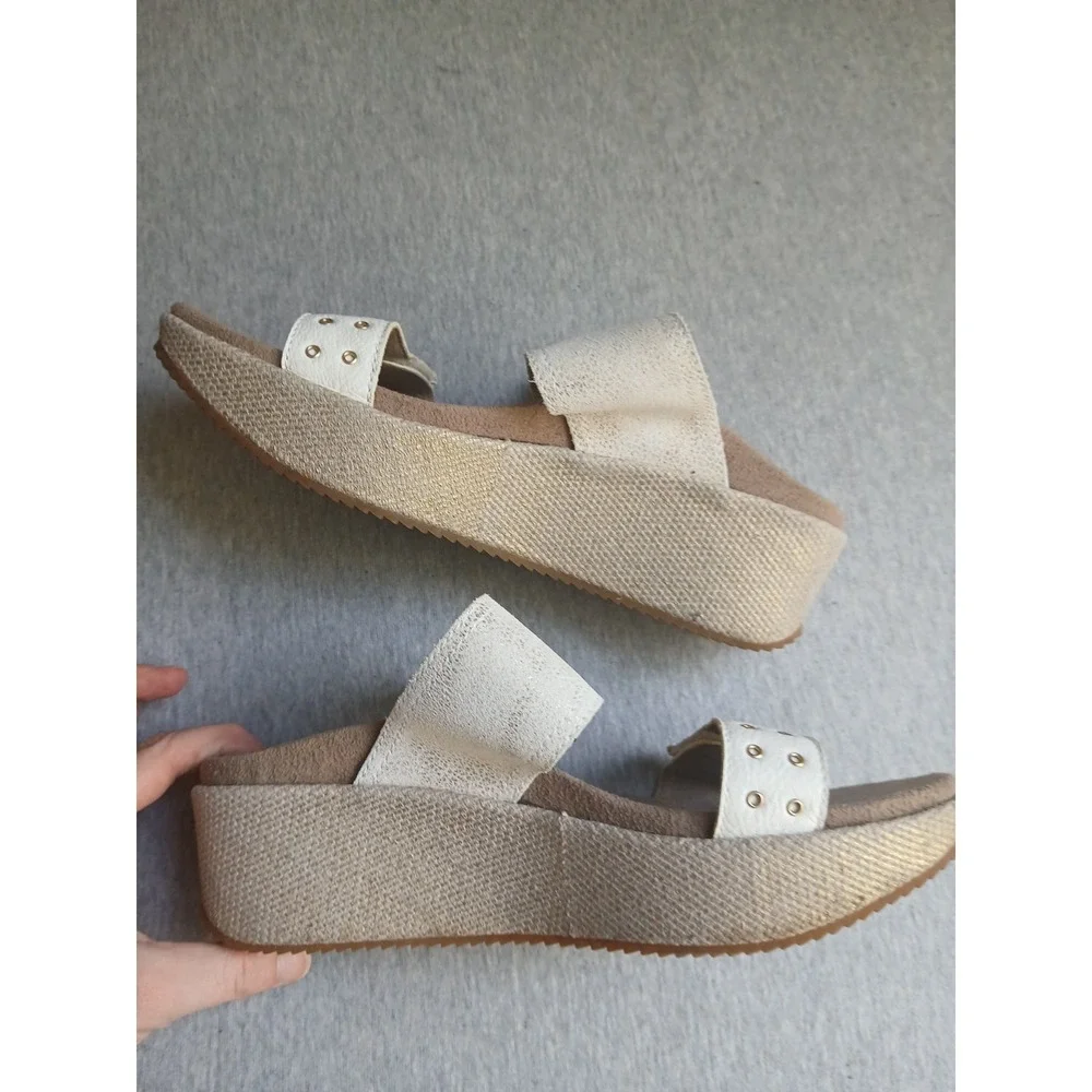 Aetrex Sandals 8.5 Platform Cushioned Comfort Wedge Memory Foam Beach Studs